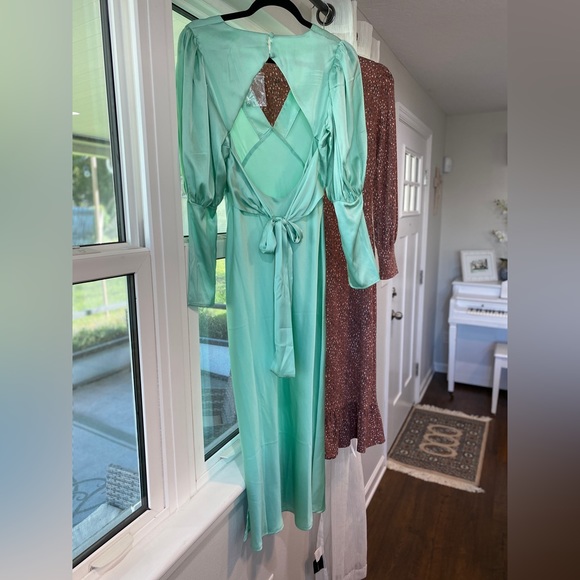 NWOT ASOS Design mint green cocktail midi dress, silky polysester, size 4 - Picture 6 of 9